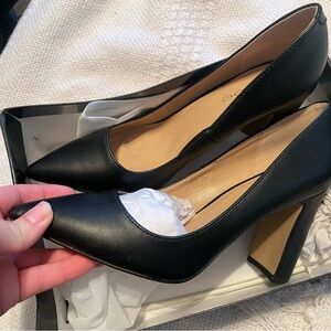 Ariel black heel pumps size 7.5 never wore them!